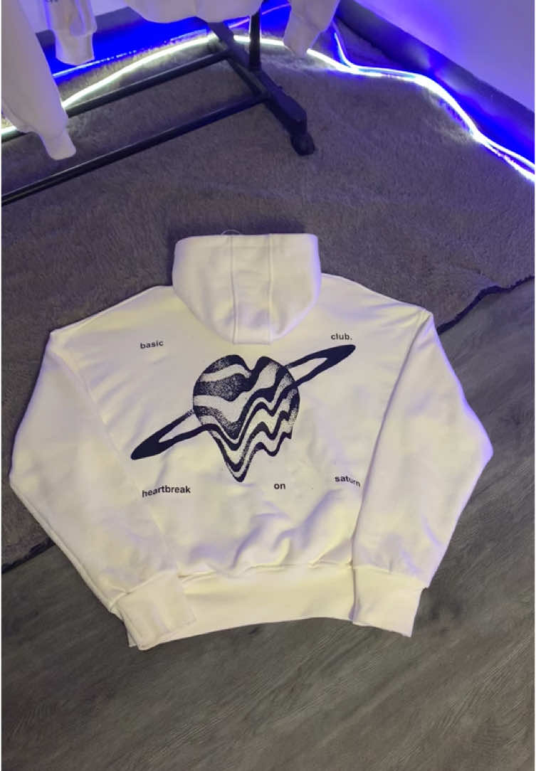 “Saturn” Hoodie Boxy 400gsm cuma duaratus ribuan.. buruan sebelum datang penyesalan🥹👊🏼 #rekomendasihoodie #hoodieboxy #hoodiecowok #hoodiekeren #hoodietiktok #hoodie #rekomendasi #hoodiemurah #foryu 