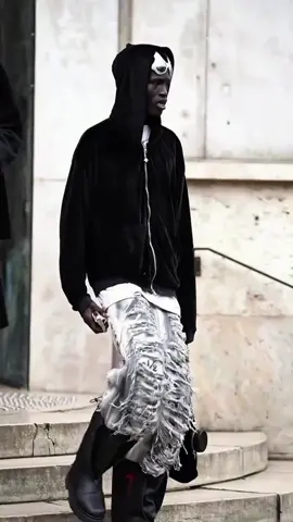 le mannequin au charisme le plus impressionnant #MamuorMajeng  #SuperModel #mannequin #superstar #fashion #fashionweekparis 