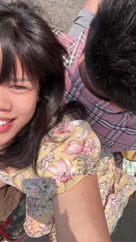 ကားပါကင်ရှိတဲ့နေရာ ကားထားခဲ့ရလို့ စျေးကို ဆိုက်ကားနဲ့ သွား😬နေပူပူကြီးထဲ ပျော်တယ် ကိုကိုရေ❤️အရင်က အတိတ်ကအကြောင်းလေးတွေ ပြောဖြစ်တယ်😌ကော်ဘူးတွေ ကော်ခွက်တွေ ရောင်းတုန်းက ခုလိုပဲပေါ့… ဆိုက်ကားပေါ် ကုန်ပစ္စည်းတွေ အပြည့်နဲ့ နေပူပူထဲ ချွေးဒီးဒီးနဲ့ ဘဝလေးတွေ ပြန်သတိရမိ❤️အရမ်းပျော်နေတော့ ဆိုက်ကားနင်းနေတဲ့ မောင်လေးက “သေချာတယ် ခင်ဗျားတို့ဆိုက်ကား မစီးဖူးဘူးထင်တယ် တဲ့..🤭 ထပြီးအော် ရယ်မိတယ်😁😅🤣ဆိုက်ကား နဲ့ စက်ဘီးက ဒို့ဘဝတွေရဲ့ အချစ်တော်တွေဆိုတာ ပြောပြချင်လိုက်တာ 🤭