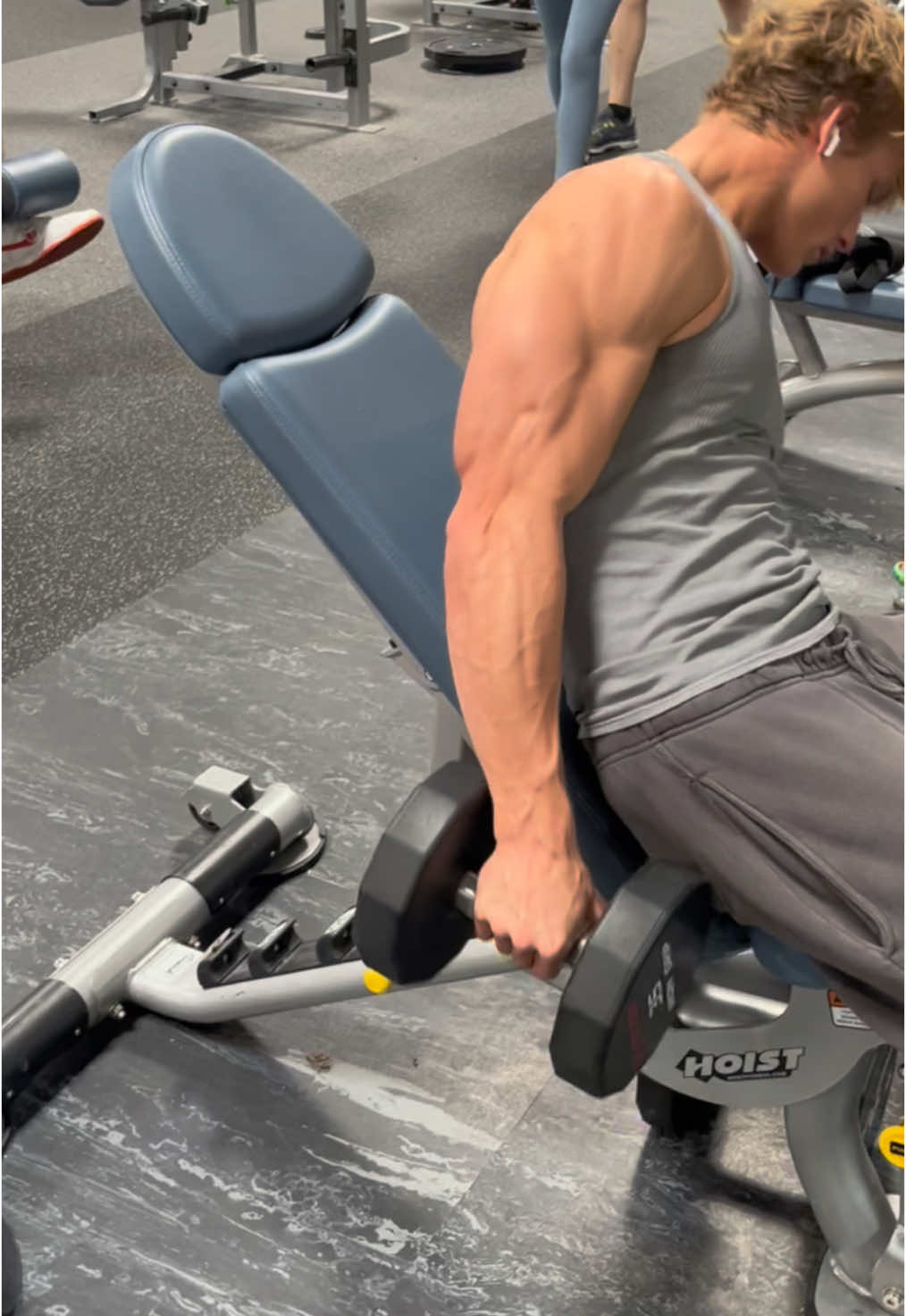 Incline curls and Lana #gym #GymTok #lanadelrey #fyp 