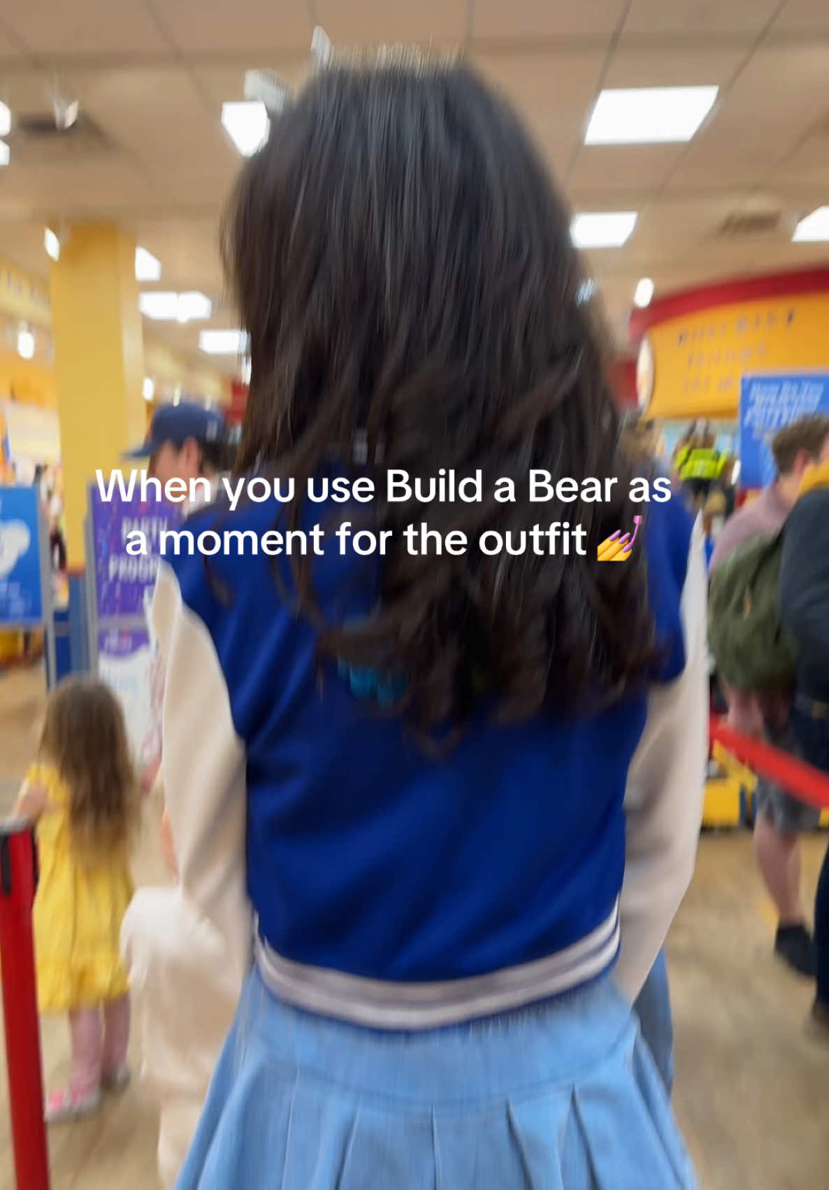 Weird looks for what? everybody can wear what they want 😊 The world is a fashion show. 