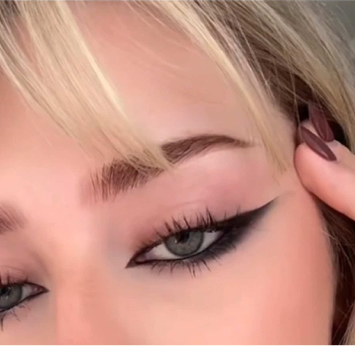 Eye makeup tutorial #Eyeliner #eyeshadow #eyemakeup 