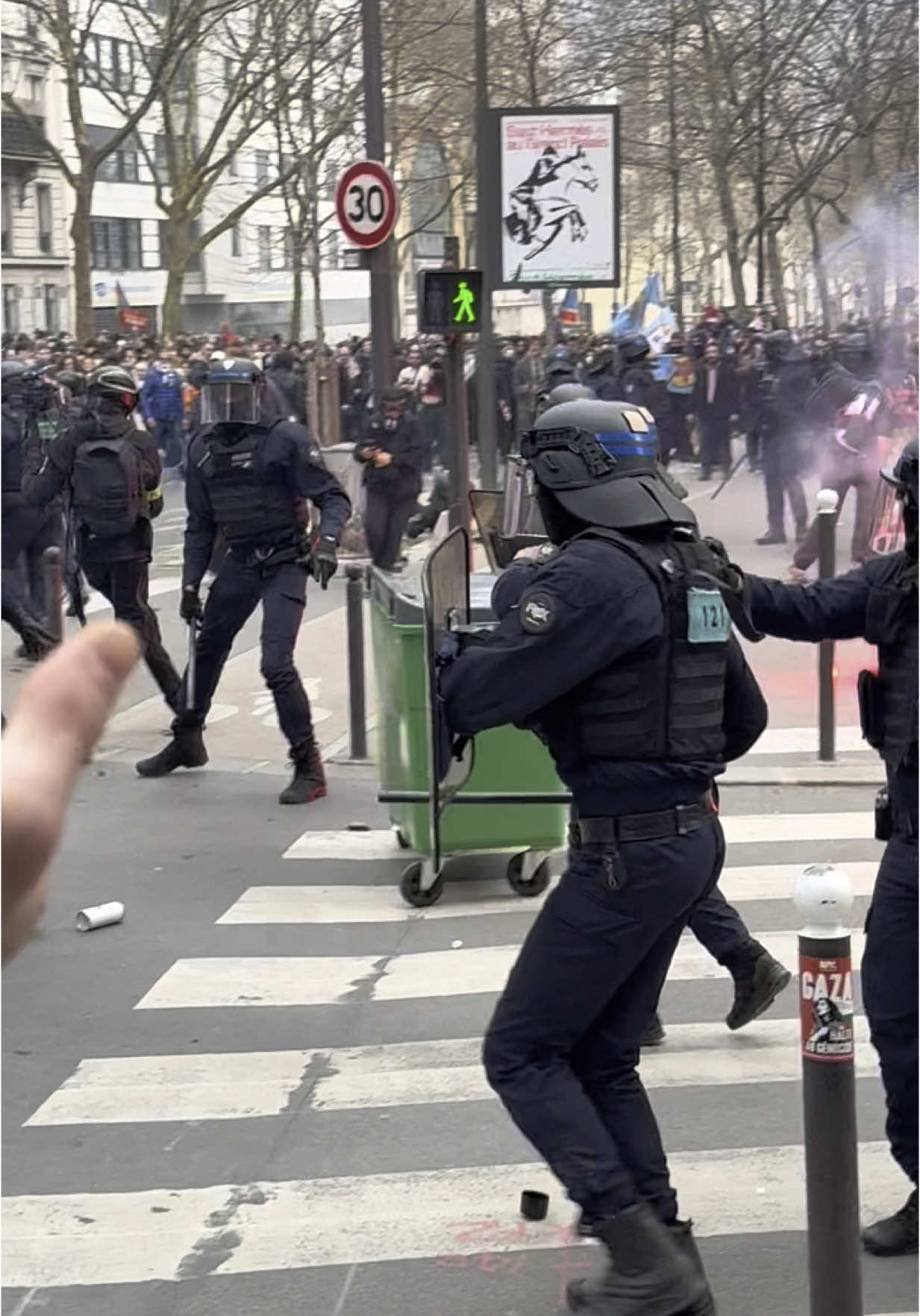 Grosse charge policière durant la manifestation. #police #policenationale #fyp #pourtoii 