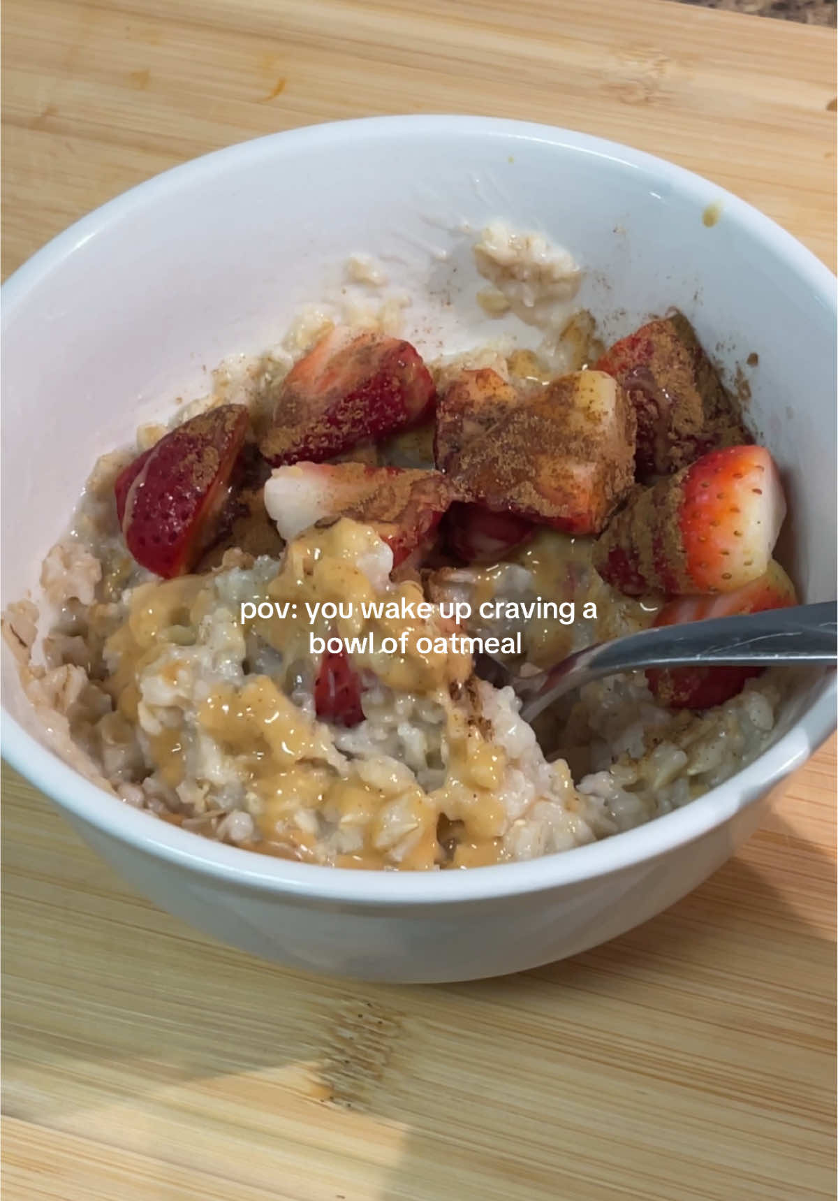 Yummy ✨👩🏽‍🍳 -1/2 cup oatmeal  -1 cup water  -1 tsp peanut butter  -strawberries  -cinnamon  #oatmealbowl #oatmeal #viralsandwich #chefskills #cookingskills #cookingathome #EasyRecipe #easybreakfast #fypシ #tiktokcooking #fyp