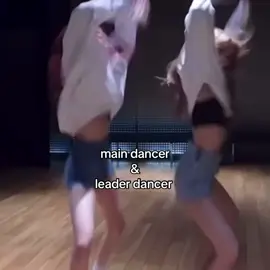 main dancer & lead dancer. #rose #lisamanoban #roses_are_rosie #blackpink @ROSÉ @LISA 