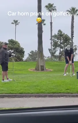 This is hilarious 🤣 #trending #foryyoupage #prank #funny #golf 