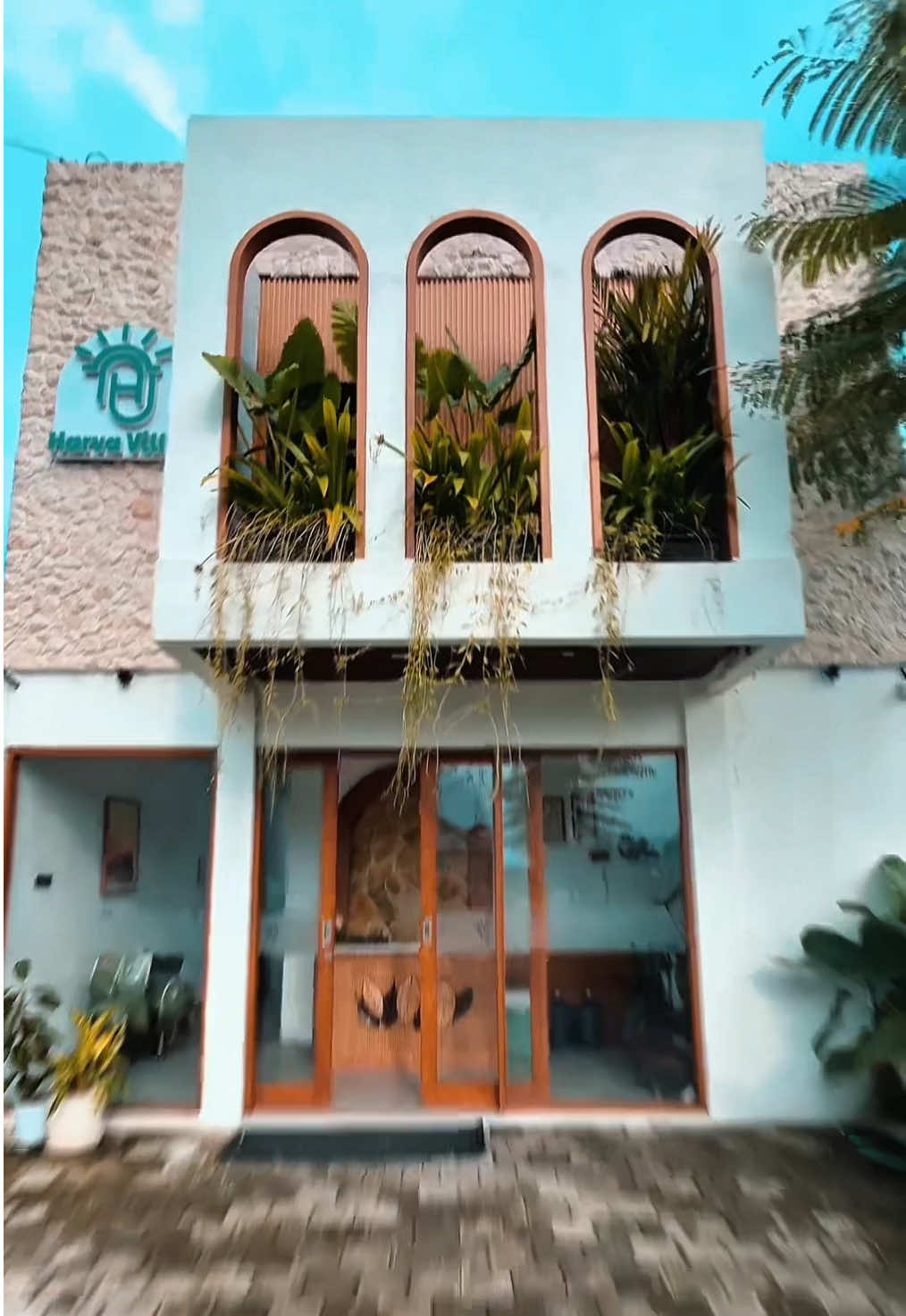 Tutorial speed ramp di capcut. Sebenernya ga harus pake gimbal kalo lu udah nguasain teknik ninja walk, tapi kalo lu jalan videonya masih goyang ya cobain pake gimbal. Ada banyan fitur yg memudahkan kita buat bikin video yg stabil. Selamat mencoba 👍🏻 #hapegrapher #mobilevideography #cameramovement #staycation #speedramp 