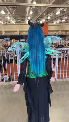 Im so happy with how this cosplay came out!!! #toracon2025#toracon#queenchrysalis#queenchrysaliscosplay#chrysalis#chrysaliscosplay#mylittlepony#mylittleponycosplay#mlp#mlpcosplay 