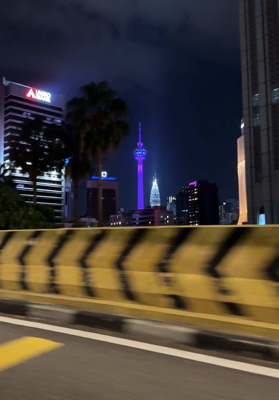 seperti biasa soundnya bisa diulang, tapi tidak untuk kenangannya #goodvibes #fypシ゚ #fyppppppppppppppppppppppp #storytime #malaysia24jam #explorepage #xbyzca #jawapride #masukberandafyp #fyp #kualalumpur #traveltiktok #quotes #anakrantau #vibesramadhan #angelbaby 