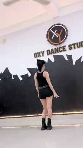 Theo dòng sự kiện 😛 #daynhayhiendaibentre #oxydanceteam #tiktokviral #tiktokdancevn #xuhuong #hocnhaybentre #khaigianglopdancebentre 