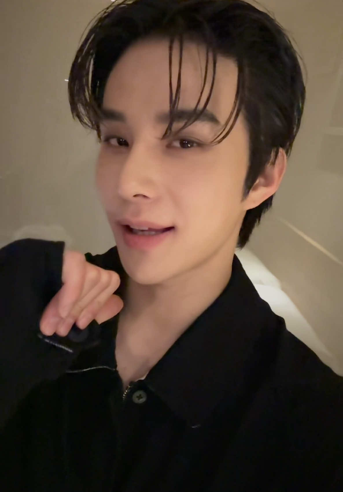 Is it me? #JUNGWOO #NCT127