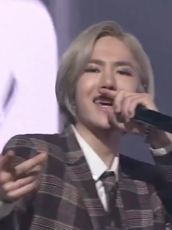 Falling in love #wangyibo #หวังอี้ป๋อ #uniq #ti̇ktok #fyp 
