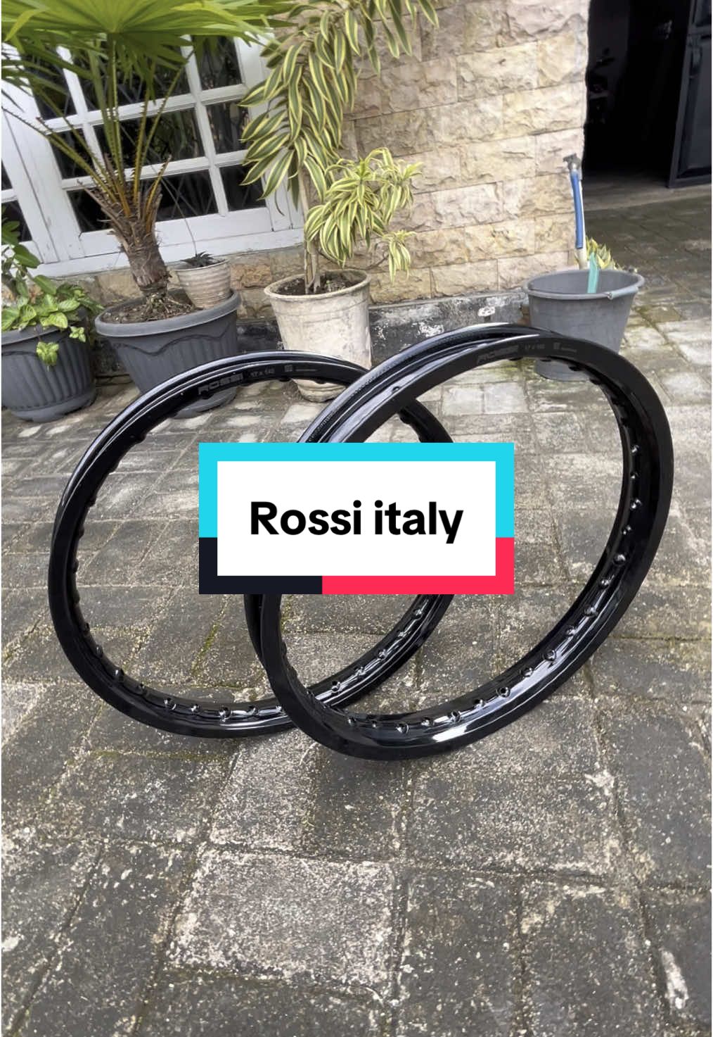 Velg rossi italy asli hitam baru gress ukuran 140-160 ring 17 #velgrossi #jualvelg #velgbaru #bakulvelg #jualbelivelg 