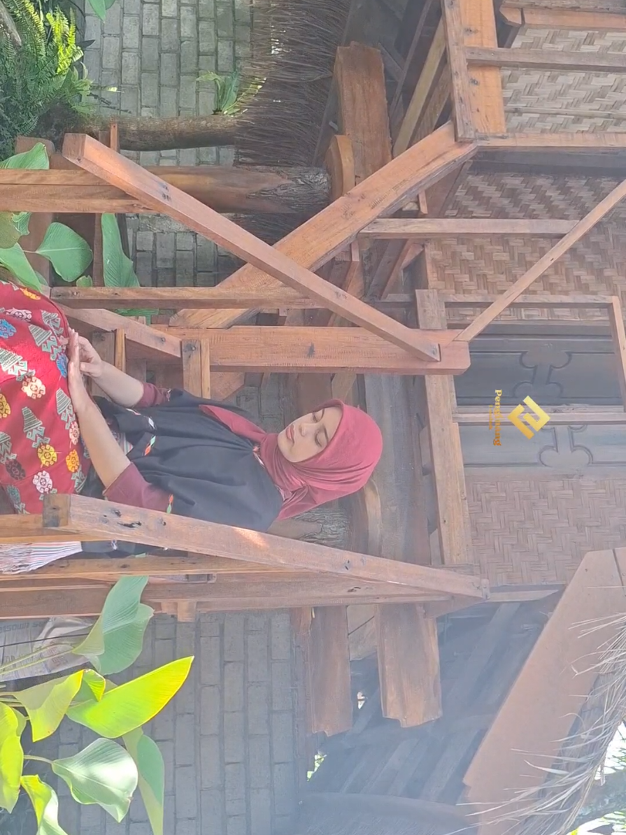 Penginang Lombok proudly present videos recap of daily activity in Penginang Lombok, enjoy 🔥 #penginanglombok #penginanglomboksukarara #penginanglombokkeren  #penginanglombokramah #penginanglombokbagus  #artshop #artshoppenginanglombok #artshoplombok #artshoplombokmurah #kainsongket #songketlombok #tenunsongket #songketmoden #songketpengantin #tradisilombok #lomboktradisional #budayalombok #wisatalombok #desawisatalombok #lombokpride #lombokviral #fyp #funny #xybca  #CapCut 