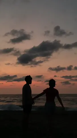 Sunset date @Davelyn Fontanilla 🥰🥰#fyp #couple #beach #sunset #foryoupage 