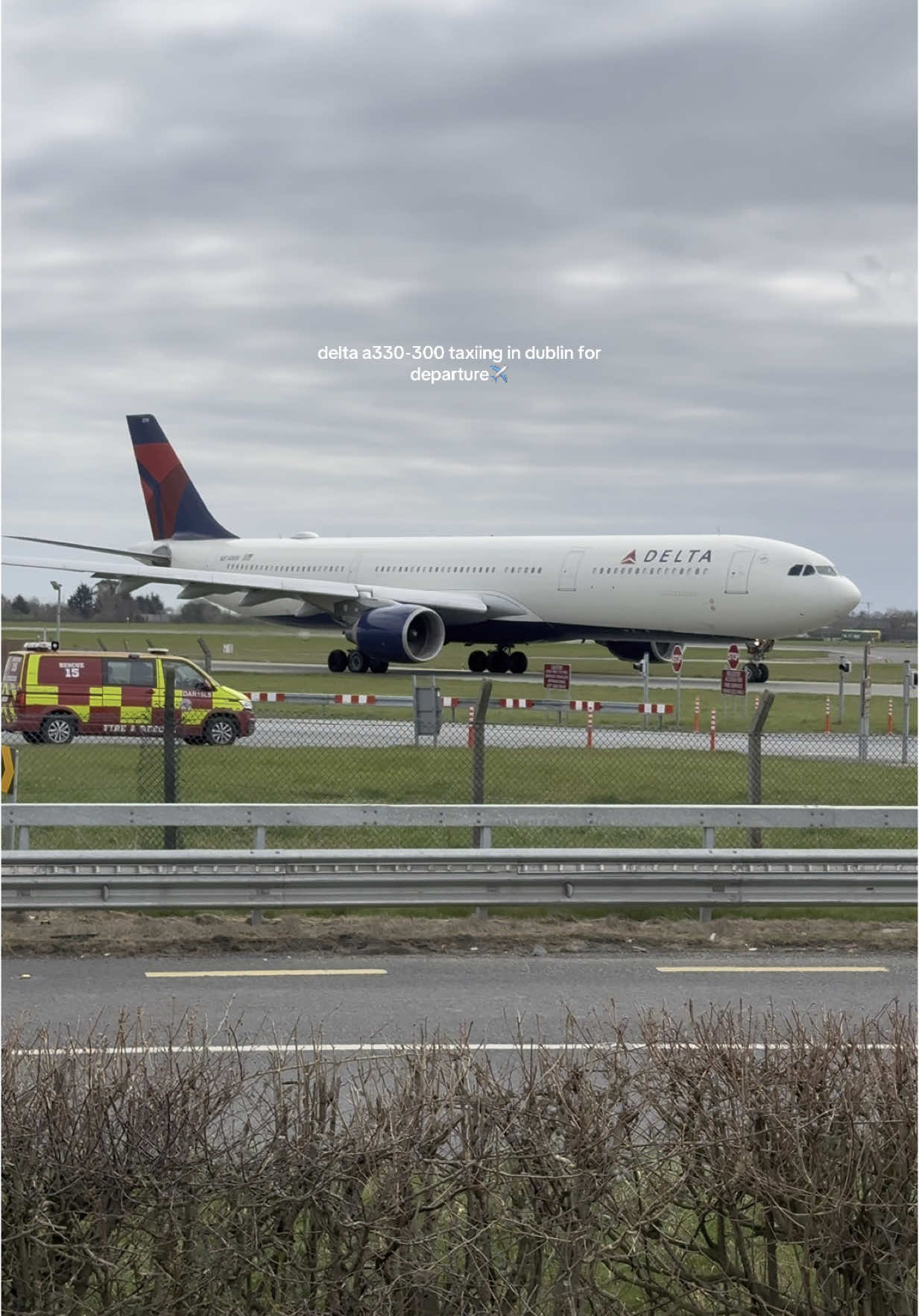 nice to see the a330 instead of a350 !! #planespotting #deltaairlines #planes #dublinairport #irishaviation #airport #ireland #departure #takeoff #plane #aviation #a330 #airbus #planetok #aviationfyp 