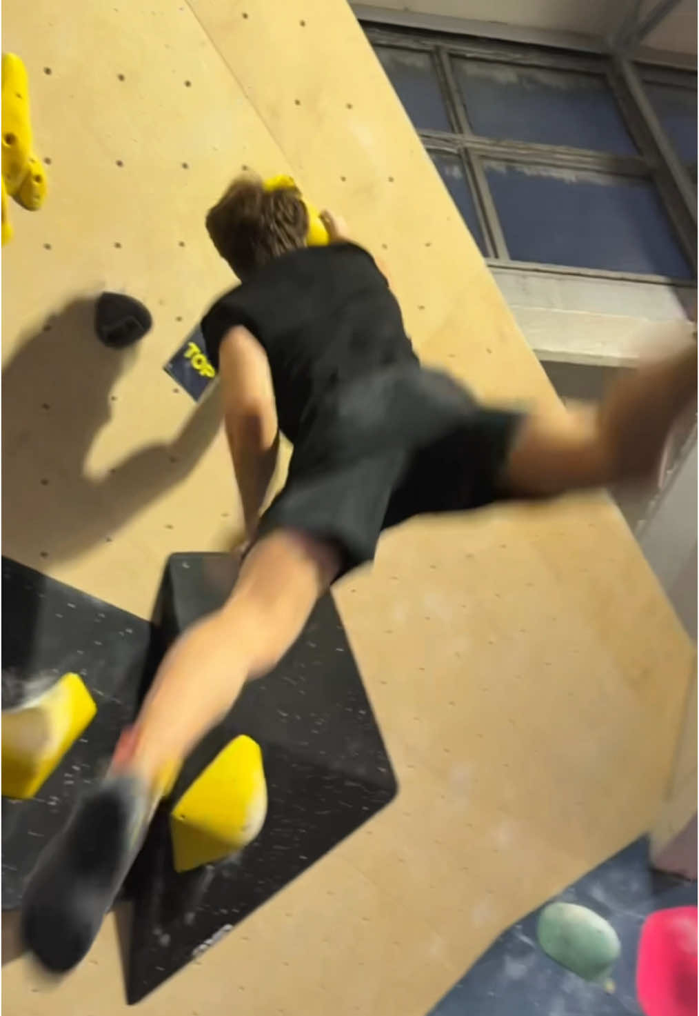Back baby🤞🏻 #bouldering #edit #climber #GymTok #competition #climb #boulder #gym #wallclimbing #dyno #jump #fyp #climbing 