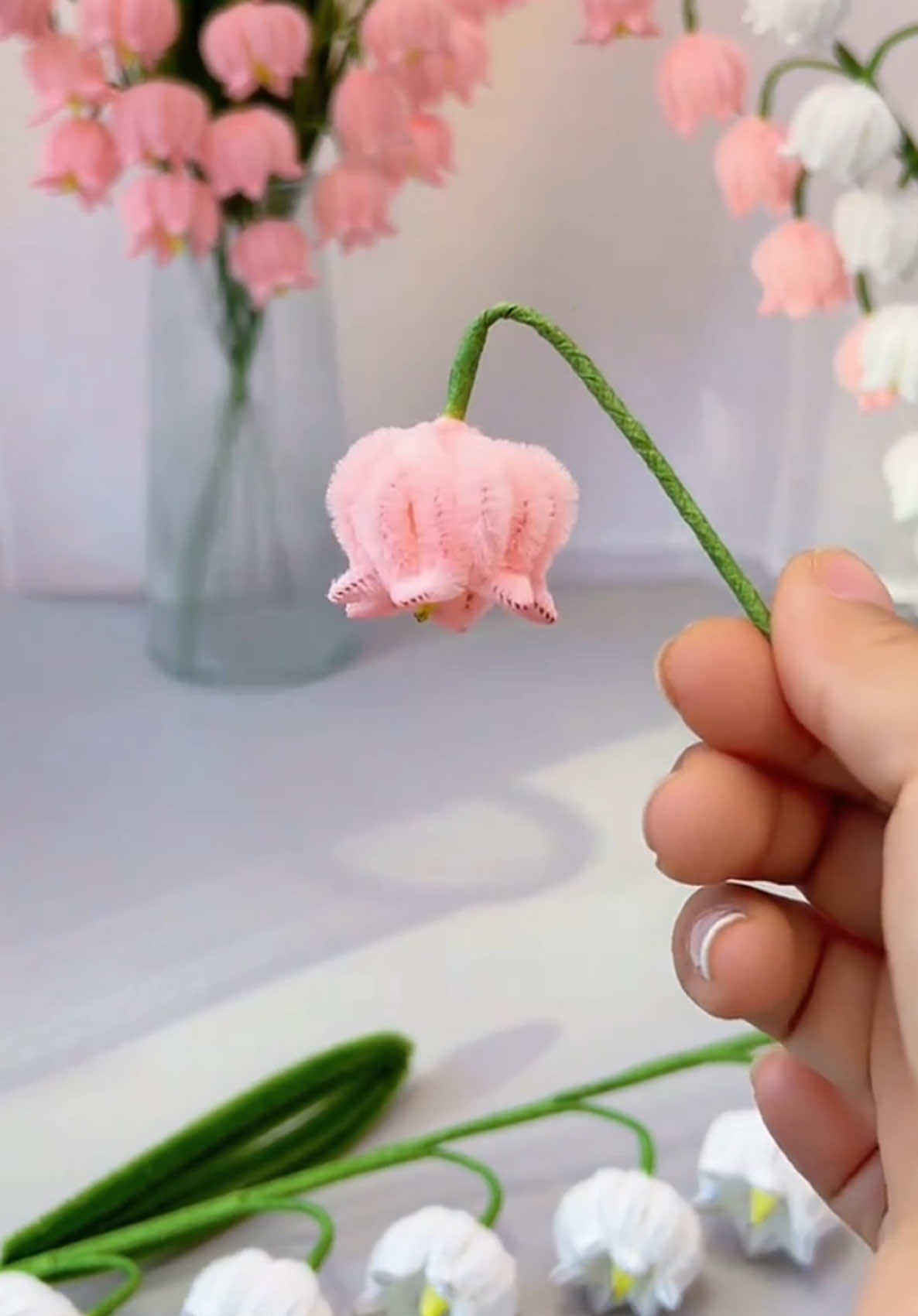 Peach blossoms are in full bloom and spring is in full swing. The garden is full of flowers, and the light pink color is like a dream. It's as if everything is beautiful when you are immersed in the warm colors of the garden. #DIY #creativeideas #diyproject #flowers 