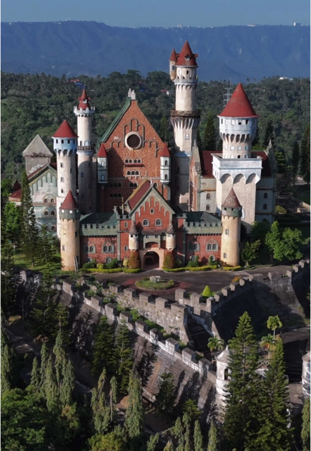 Rediscovering the beauty of an abandoned castle ✨ 📍Fantasy World Lemery, Batangas @DJI Official  #djiphilippines #djiflip #batangas #castle 