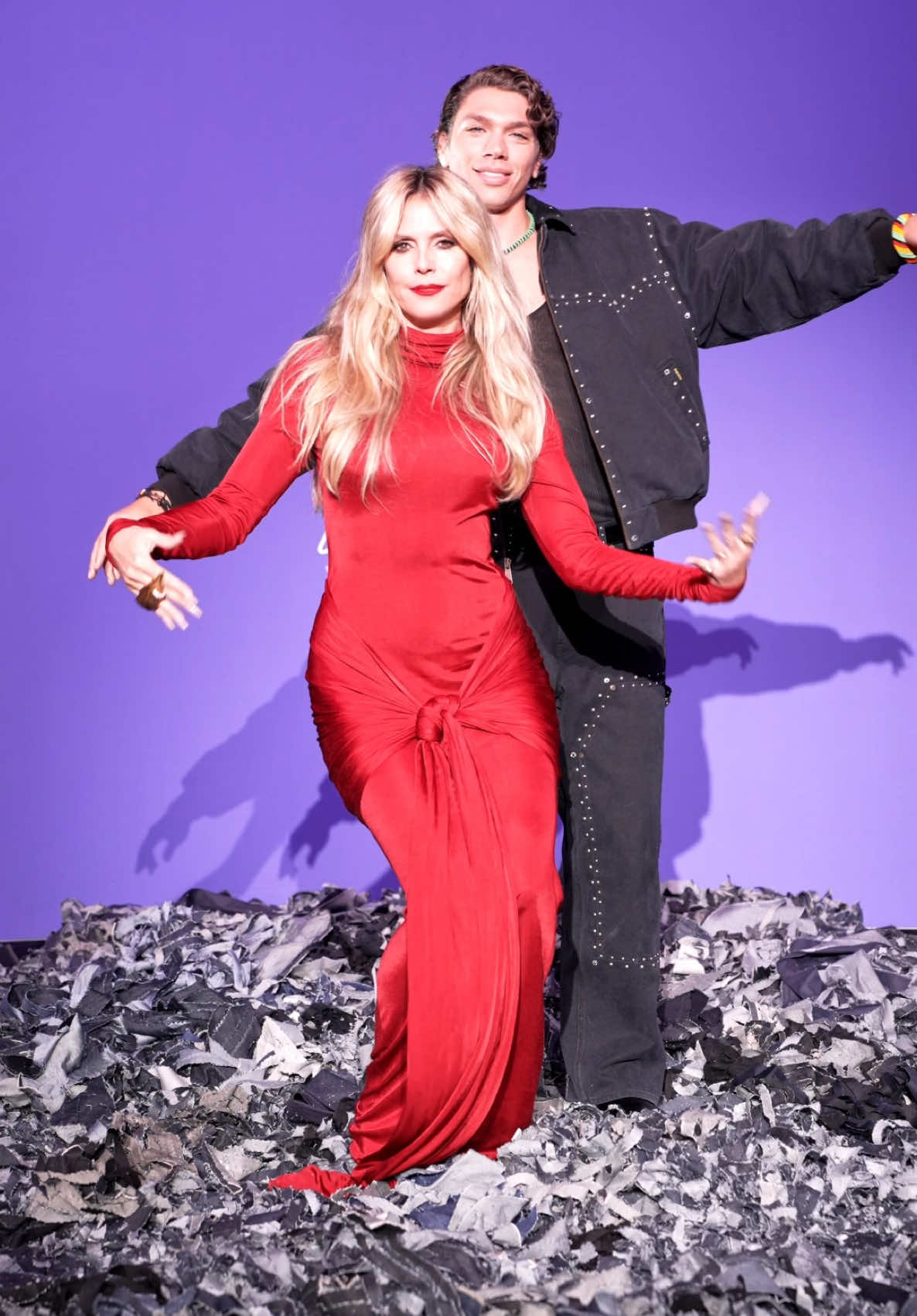 Ich frage meine Gastjuroren immer, zu welchem ​​Song sie gerne tanzen würden, und @Elias Becker hat die perfekte Wahl getroffen 🙏 Wir sehen uns am Mittwoch bei #GNTM2025 💃🕺 #ad
 
 I always ask my guest judges which song they would like to dance to, and Elias Becker made the perfect choice 🙏 See you on Wednesday for #GNTM2025 💃🕺 #ad