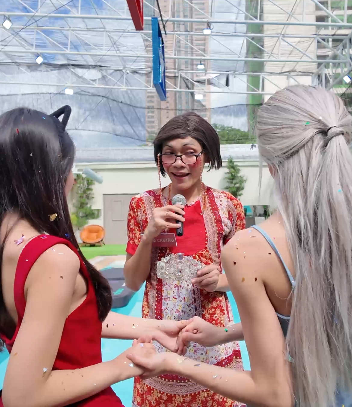 Panoorin na ang one shot film ng Housemates — “And The Prom Queen Is…”  👑✨🎬 Featuring characters from Esnyr Multiverse!  Ready ka na ba mapanood ang performance ng Housemates? Watch here para ma-feel ang kilig at saya! 💫 Tutok na sa PBB Collab araw-araw—huwag magpahuli sa latest chika at pasabog sa loob ng Bahay ni Kuya! 🔥🏠  🕙 Weekdays – 10PM  🕕 Weekends – 6:15PM  📍 Mapapanood sa GMA, Kapuso Stream, GMANetwork.com, GMA Pinoy TV, Kapamilya Online Live, iWantTFC, at TFC! #PBBCelebrityCollabEdition 