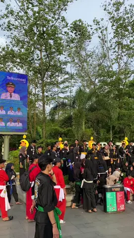 alhamdulillah lancar sudah pembagian takjil di bulan ramadhan bersama 4 perguruan besar semoga tahun depannya masi bisa bertemu lagi dan mangkin meriah😇🙏🏻 #pontianak #4pilarpencaksilat #pusatmadiun #bekinganepusat #ikspikerasakti_indonesia #pshtpusatmadiun #pagarnusa86💚🔱 #pshw #4u #berandatiktok #viralvideo #mendunia #trending #fyppppppppppppppppppppppp 