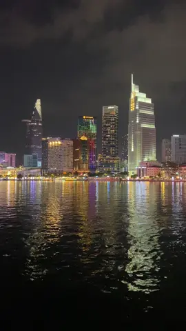 Ngắm cảnh Sài Gòn đêm sắc màu ! Chúc buổi tối vui các bạn