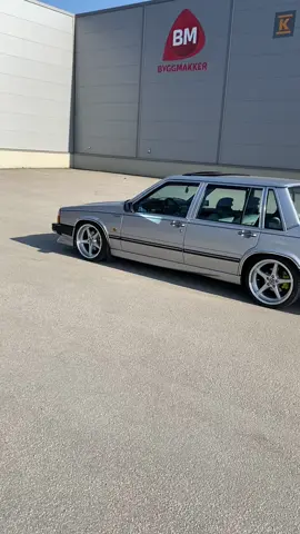 #volvo760 #volvo740 #oldvolvo #volvolove #carsofttiktok #forupage #viralvideos #viralditiktok #oldcar #lovevolvo #oldvolvo 