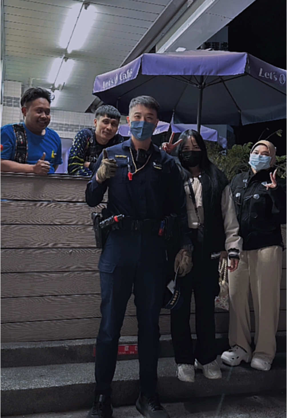 #CapCut police Taiwan sangat ramah dan baik hati @季迷🐛🐛 Terimakasih Pak senang bertemu Anda kembali 🫡👮🏻‍♀️