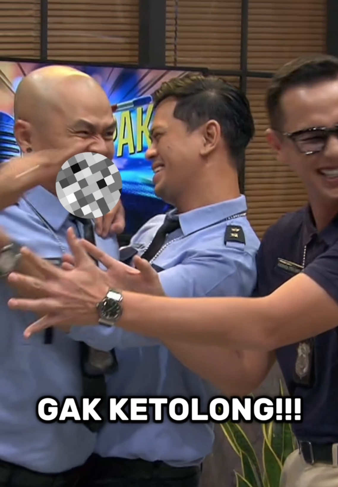 Definisi emosinya udah sampe ubun-ubun!😂😂😂 Tonton besok malam jam 21.30 WIB di #LaporPakTRANS7, ada @Laura Moane 🫶🏻🫶🏻🫶🏻
