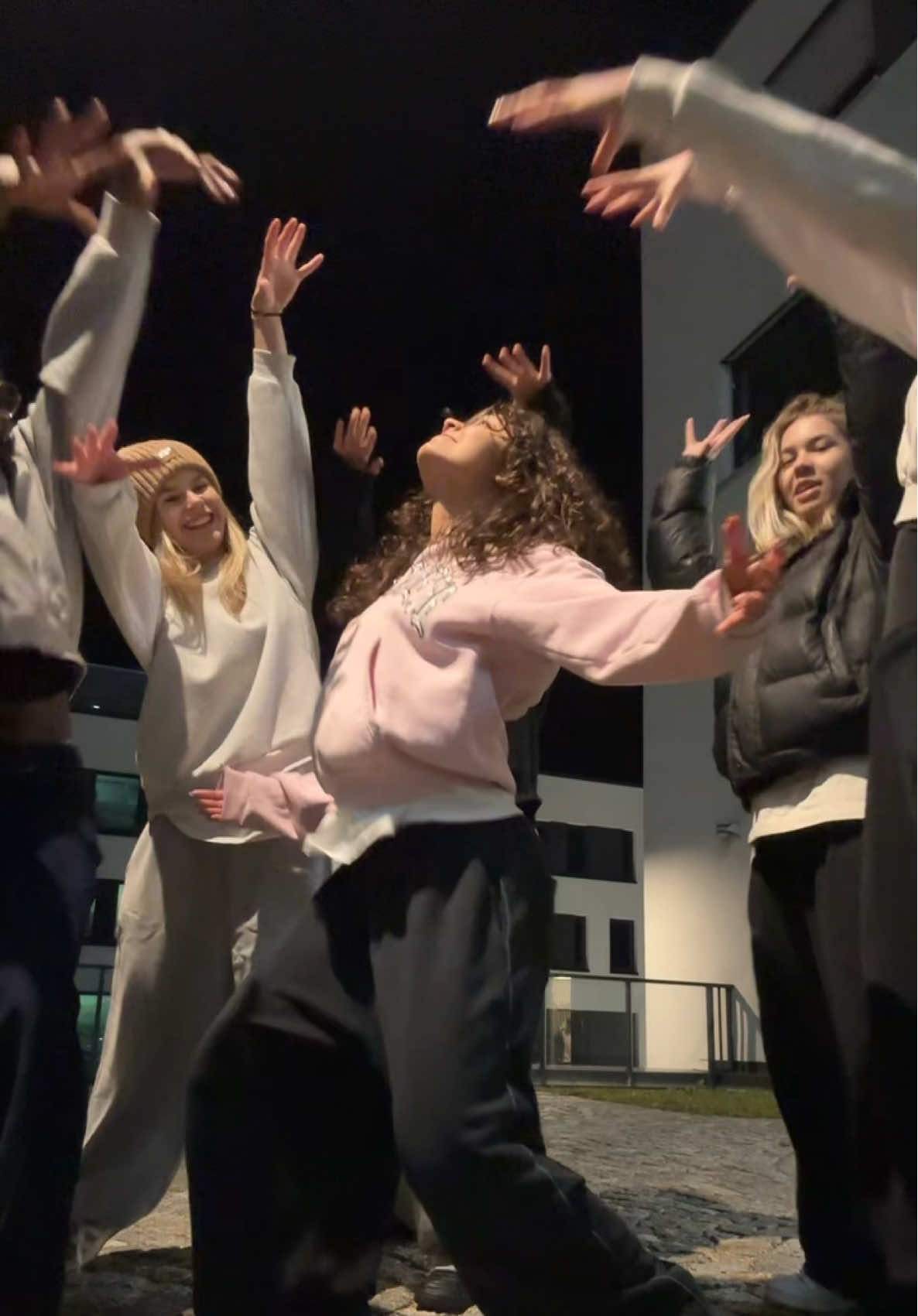 IM ALIVEEEEE🌬️😝 | dancers: @bębęw @lenaaa @aliya @melanie.br @weni | dc:?  #dance #dancechoreography #dancestolearn #dances2025trends #hiphopdance #dancing #dancetok #hiphop #hiphopdancing #hiphoptok #crew #offmask #hiphopdancecrew #dancinghiphop #dancecrew #hiphopcrew #offmaskcrew #dances2025