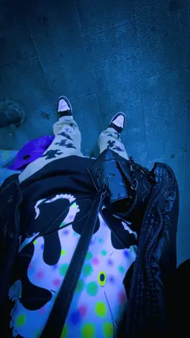 生活并不总是美好的,“要想看 到彩虹,就得接受风雨......!!