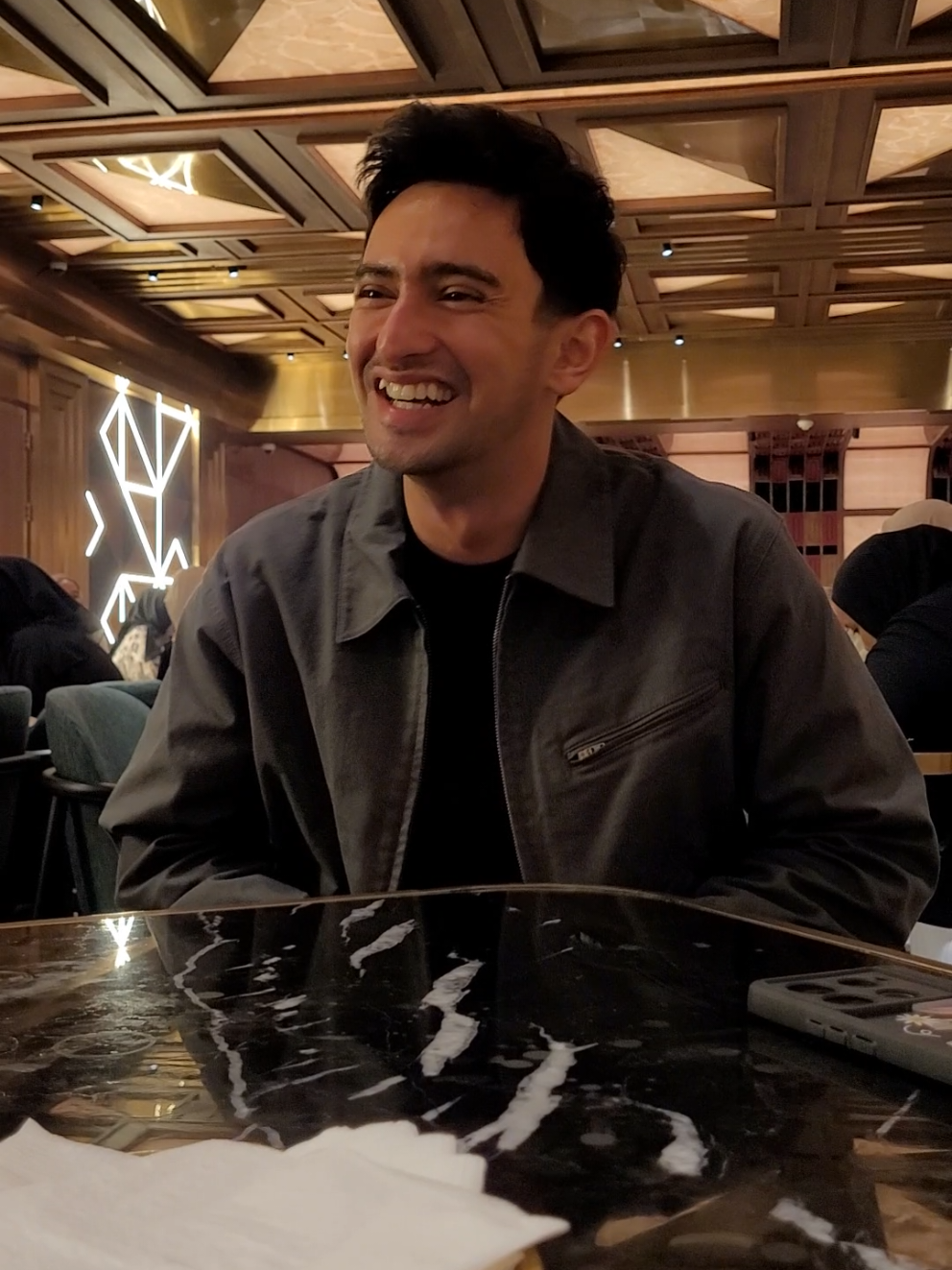 Senyum nya manis banget sumpah #omardaniel #omardanielassegaf #bukber 