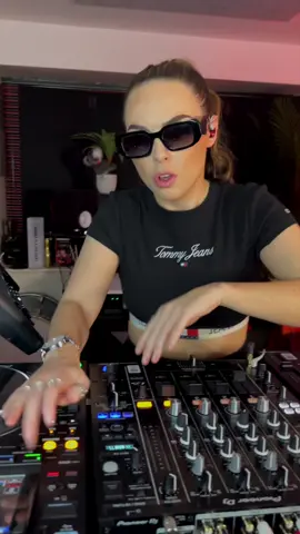 This mashup got you feeling ready for summer? 😎 #dj #dancemusic #electronicmusic #blade 