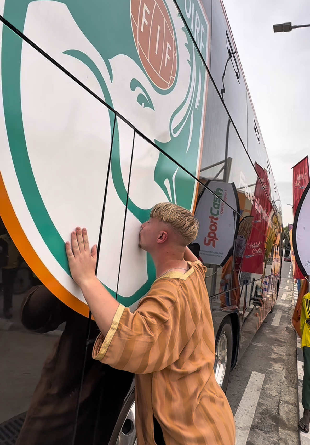 Arrivé des éléphants à Abidjan 🇨🇮🐘 #cotedivoire #ericfreestylee 