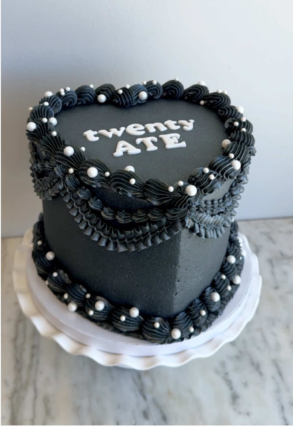 twenty ATE 🖤 #bakery #bakerylife #ohio #ohiobakery #SmallBusiness #smallbusinessowner #bakerytiktok #fyp #cakedecorating #cake #cakesoftiktok #buttercream #buttercreamcake #birthdaycake #twentyate 
