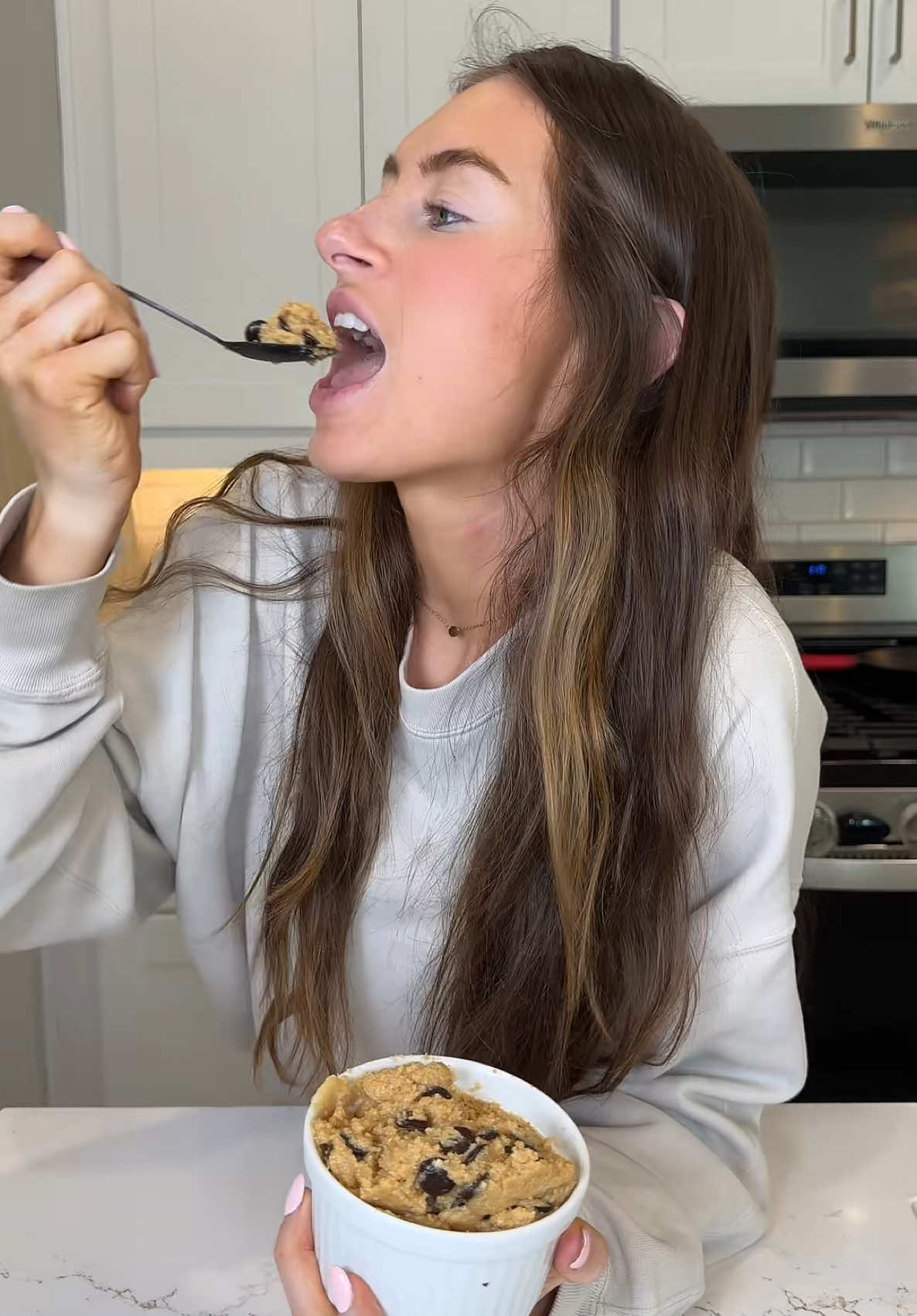 This gluten-free, dairy-free and refined sugar-free edible cookie dough has me in a chokehold.🫢 It came together in less than 2 minutes but will last me the whole week for a sweet healthy dessert to snack on. Try this out and let me know what you think🤎  RECIPE  - 1 cup almond flour  - 1/3 cup peanut butter - 2 tbsp maple syrup  - 1/4 tsp salt  - 1/2 tsp vanilla  - 2 tbsp melted coconut oil - 1/3 cup chocolate chips    INSTRUCTIONS  - mix all ingredients into a bowl  - ENJOY!  - store in fridge in air-tight container for up to 5 days!     #healthydessert #dessertideas #dessertrecipe #healthy #dessert  #recipeideas #deliciousrecipe #delicious #health #wellness #content #EasyRecipe #cookie 