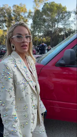 Ladies, don’t do this. You’ll ruin your car key! 😂 #CUonIDOL 