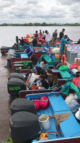 Transportasi jalur laut menjelang mudik lebaran kabupaten Indragiri Hilir Riau #transport #speed #boat #mudik #lebaran @Rio Arissky96 