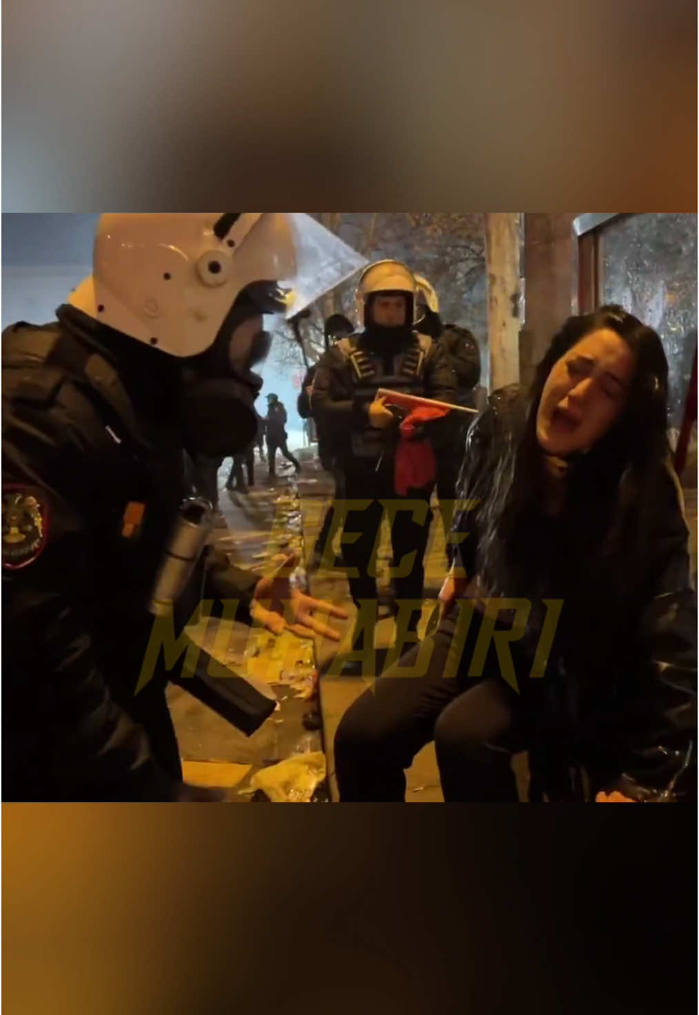 Ekrem İmamoğlu’na destek eylemleri sırasında çekilen bu görüntü sosyal medyada gecenin en çok paylaşılan görüntüleri arasına girdi… #yorumsuz #ekremimamoğlu #güncel 