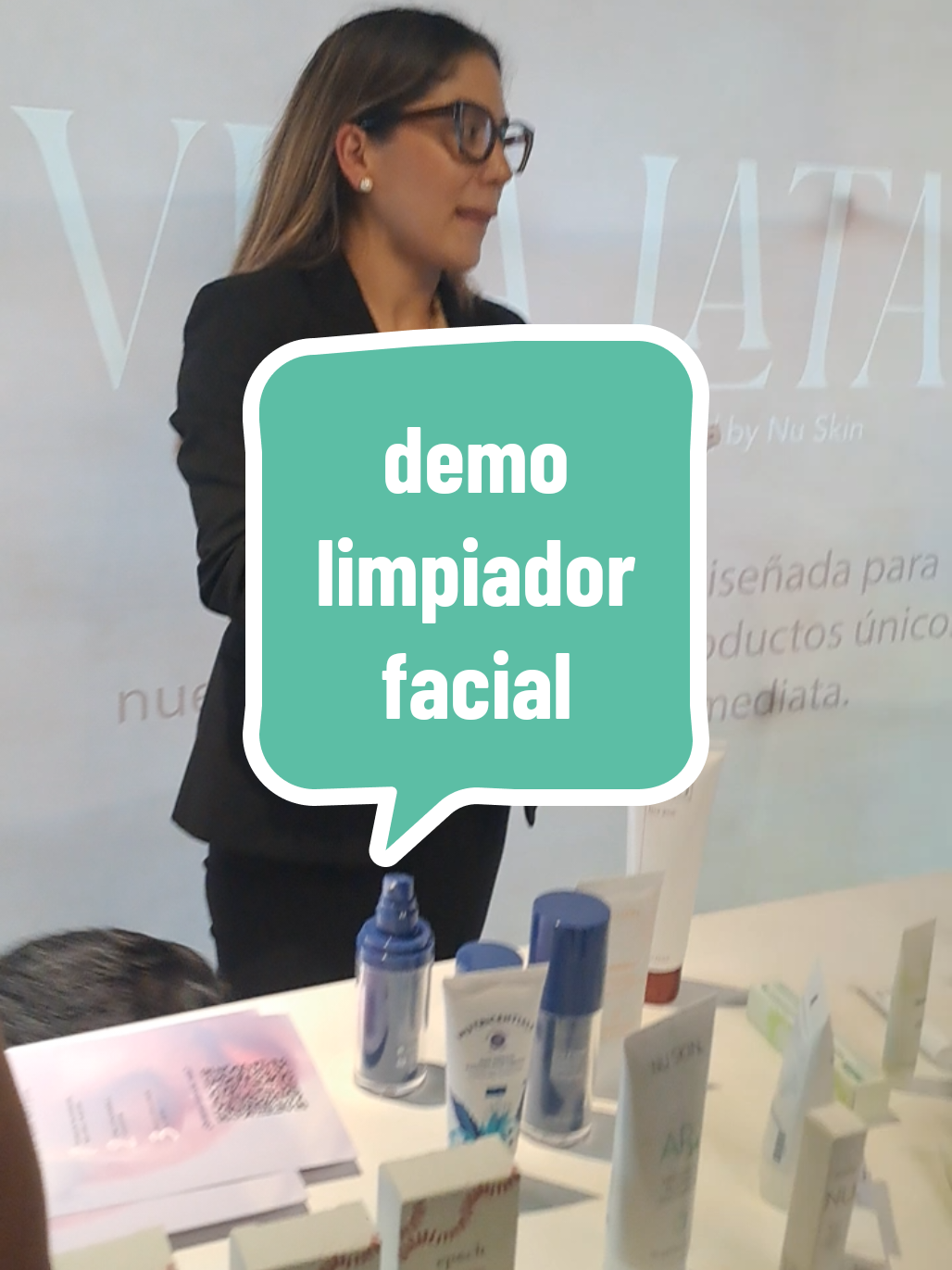 ✨ ¡Transforma tu piel en solo un lavado! ✨ Mira cómo Face Wash elimina impurezas y residuos con su potente fórmula de vitamina C y agentes de limpieza avanzados.  ¡Ideal para combatir manchas, mejorar la textura y dar un brillo radiante a tu piel! ✨ ✅ Limpieza profunda y efectiva ✅ Ayuda a aclarar manchas y unificar el tono ✅ Revitaliza con vitamina C Dale a tu piel el cuidado que se merece. ¿Lista para probarlo? Escríbeme y te cuento más. 💙 #PielRadiante #AntiManchas #tipsclaufree #CuidadoFacial #VitaminaC #SkincarePremium #LimpiezaProfunda #MujeresQueBrillan