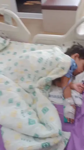 รีวิวห้องพิเศษ รพ.ระยอง😊 ลูกชายเรามาด้วยอาการ ไข้สูง แล้ว ชัก ตอนนี้น้องไข้ลด อาปกติแล้วไม่มีไข้ หมอเลยให้ขึ้นห้อง พิเศษ ได้ค่ะ พยาบาลน่ารัก ดูแลน้องดีมาก ประทับใจมากค่ะ😘🙏