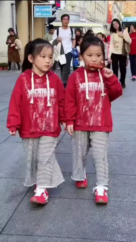 언니가 있는 게 좋지, 피곤하면 진짜 안아! #쌍둥이