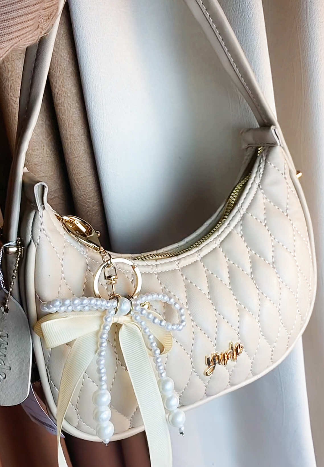 Tas tenteng cantik #tas #tastenteng #tasjalanwanita #taslucu #taswanitakekinian #tascantikkekinian 