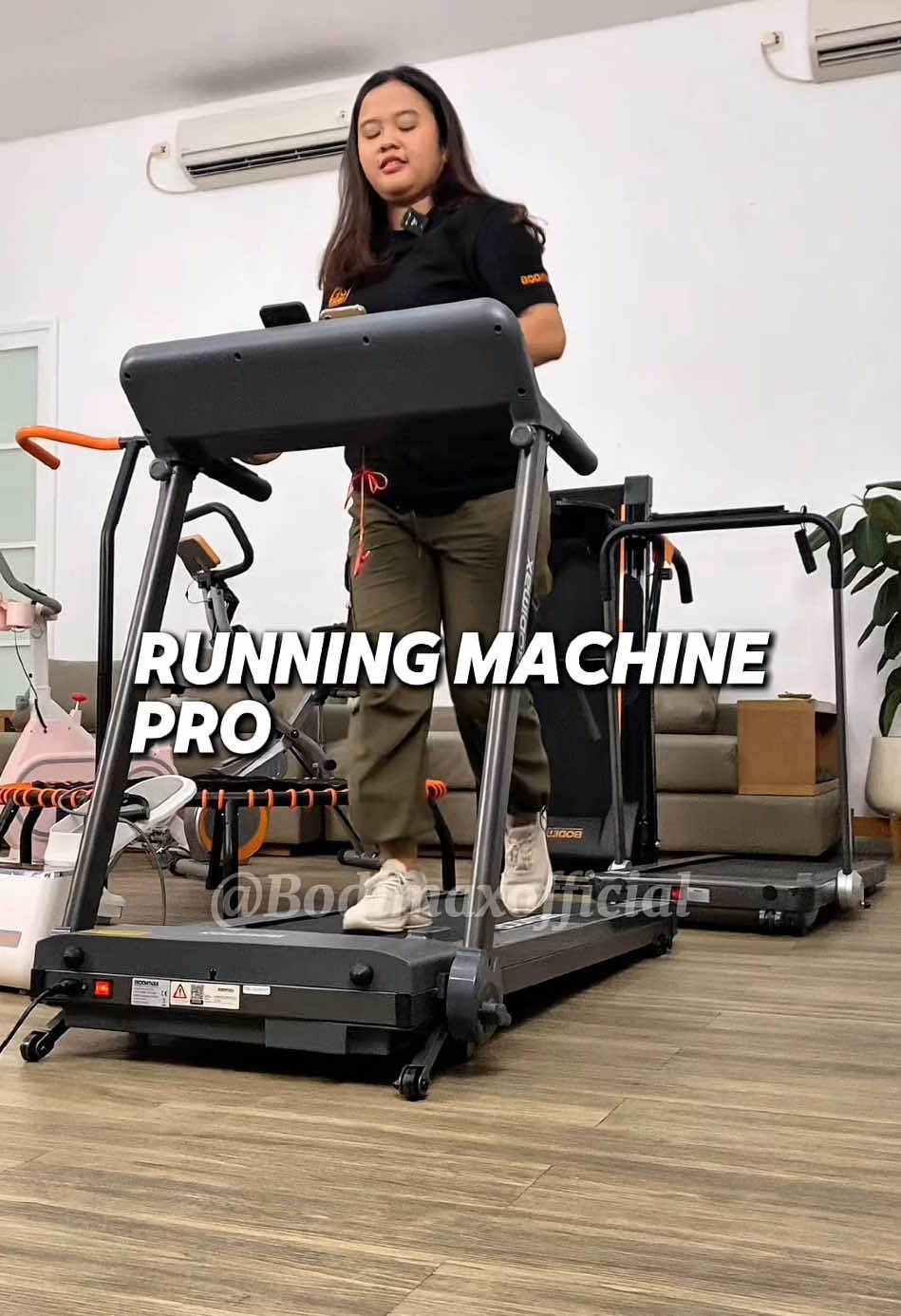 Running Machine PRO || max speed 14Km/jam, Max bb 130Kg, bluetooth speaker, connected to sport apps, heart rate sensor, incline, 12 program latihan #bodimax #bodimaxrunningmachinepro #runningmachinepro #treadmill #alatolahraga #cardio #gym #BXADL 
