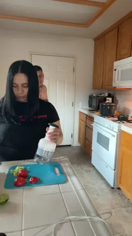 “The back chopper”😂🤣#fypシ゚viral #comedy #positivevibes #omg #tiktok #trending #couples #wow #lmao #lol #hilarious #unexpected #viraltiktok #funnyvideo #prank #entertainment #smack #chopper 