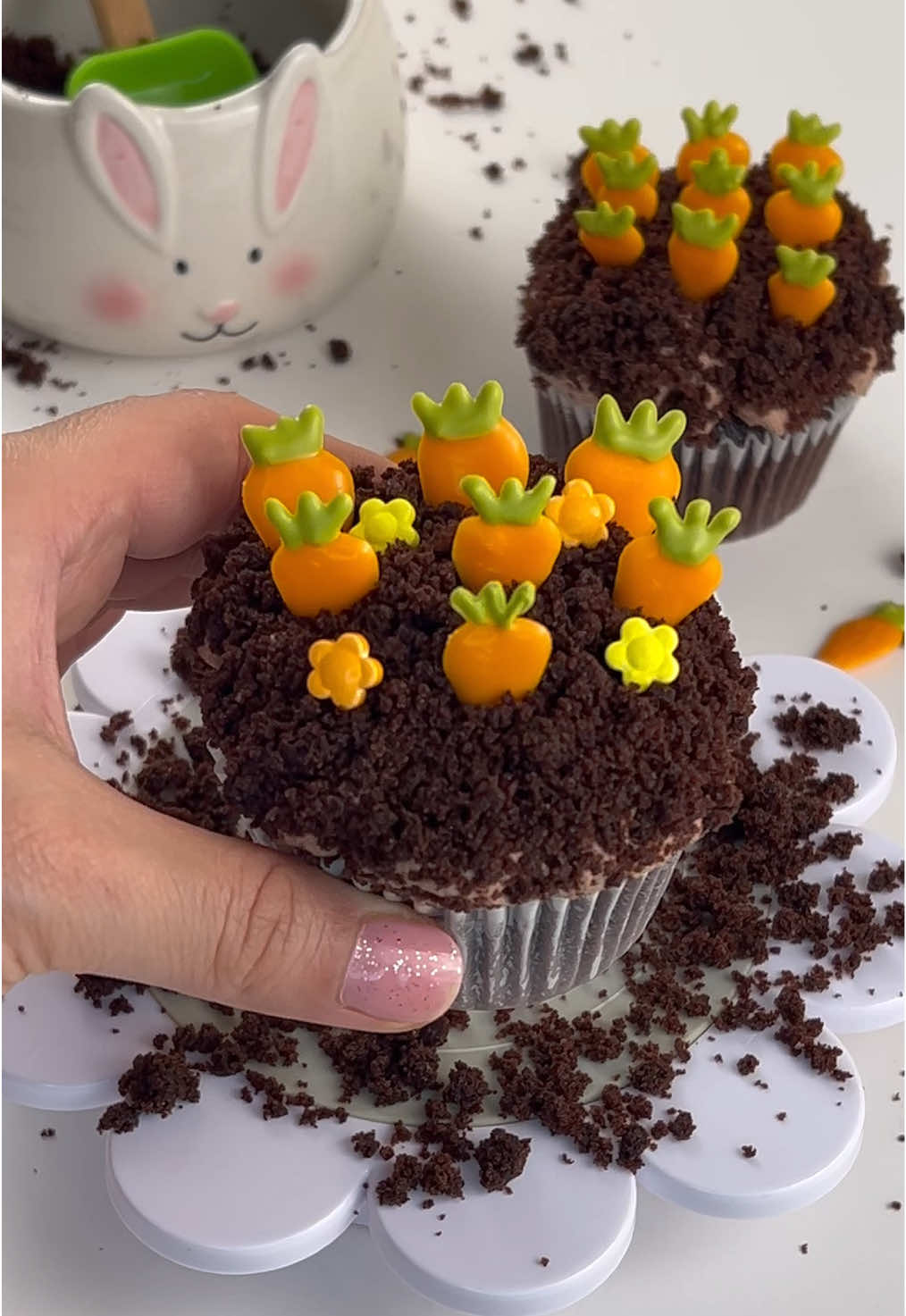 🌿 A mini garden on a cupcake! 🥕 Built this cutie with: 🍫 Piped #chocolate cream (Wilton 2A) in little hills 🌿 Covered them in #chocolatecake crumb 