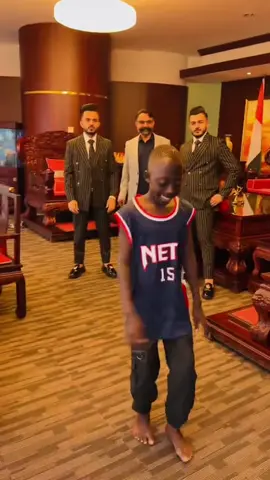 Rango Tengé Tengé is no longer a child. At only 13 years old, this little TikTok billionaire has bodyguards  