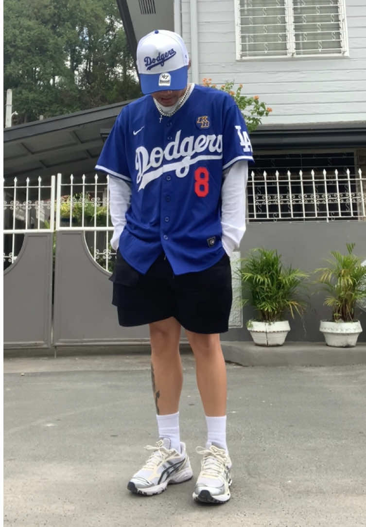 Sporty muna tayo 🔥 #OOTD #outfitoftheday #fit #fits #outfit #style #fashion #porma #pormahan #pinoy #viral #content #trend #trending #fyp #foryoupage #contentcreator #fashioncontent #baseballjersey #baseballjerseyoutfit #shorts #asics #asicsgel #streetwear #sporty #snapback #dodgers #ladodgers #jhayveefits 