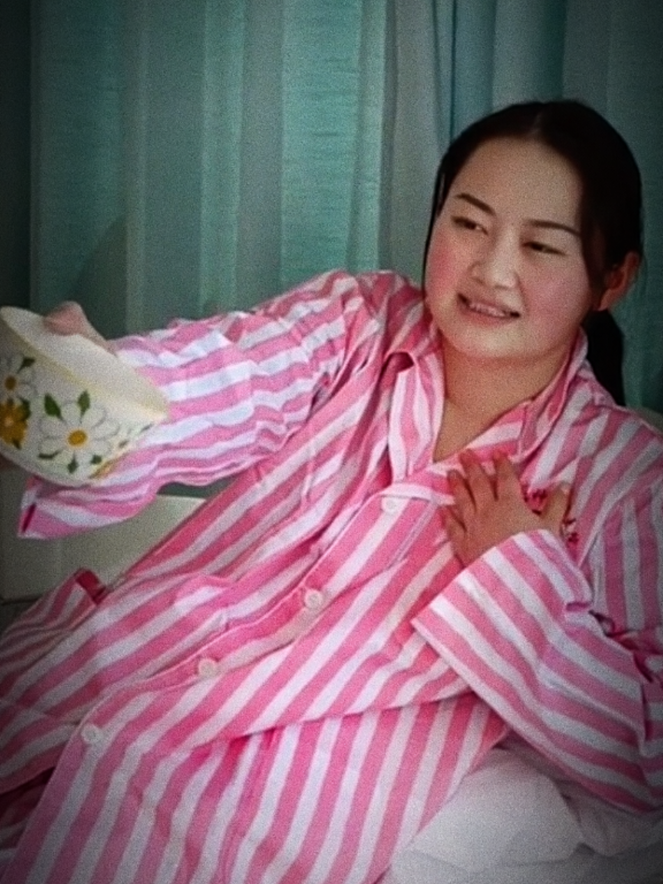 Funny video #funny #comedy #laughter #hhhh #prank #prankvideos #funnyvideos #funnygames #chinesecomedy #funnychallenge #funnygirl #funnymom #funnymoments #familycontent 